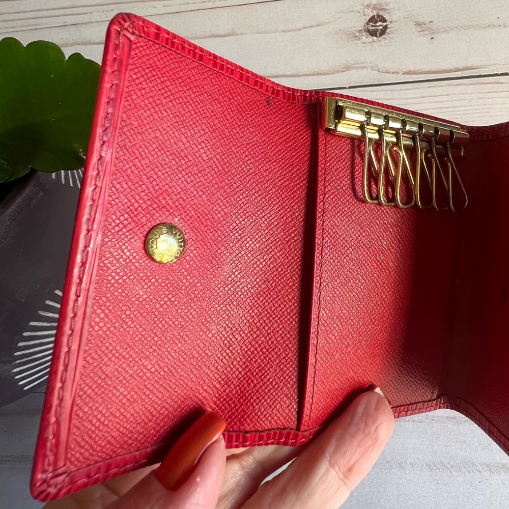 Louis Viutton Red Epi Key Holder - 6 Keys - Picture 8 of 15